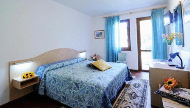 Hotel Johnson Пескиера дел Гарда Екстериор снимка